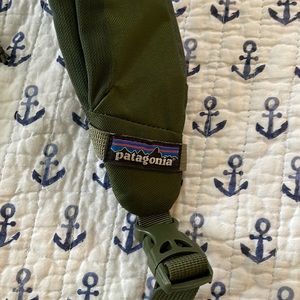 Patagonia sling 8 liters Atom deep green